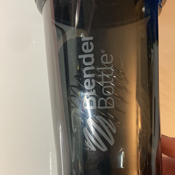 Blender Bottle Black Pro24 With Lid and Blender Ball - Picture 2 of 11